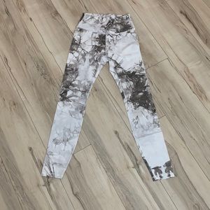 Savvi Reef Legging - White Marble 🤍🤎